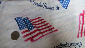 BANDIERE SVENTOLANTI AMERICANE PATRIOTTICHE vintage su tessuto COTONE BIANCO anni 90 - oltre 1 yd - Foto 1 di 2