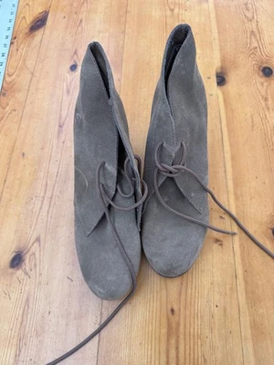 Botines Kelsi Dagger Brooklyn Racer color tostado leonado gamuza plataforma 10 A4 Foto 1 de 4