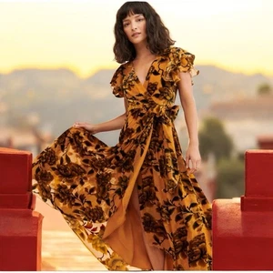 Anthropologie x Hutch Samt bestickt Wickelkleid in Gelb und Braun - Bild 1 von 9