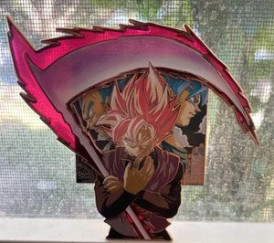 Prendedor esmaltado de vitral Sythe rosa negra Goku Dragonball - Imagen 1 de 9