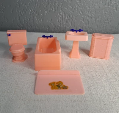 Cesta lavabo bañera inodoro muebles de baño rosa para casa de muñecas de plástico de renovación de colección Foto 1 de 4