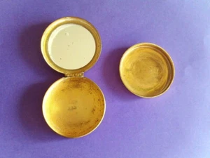Art Deco Spiegel Puderdose aus vergoldetem Metall aus dem Hause Houbigant Frankreich - Bild 1 von 5