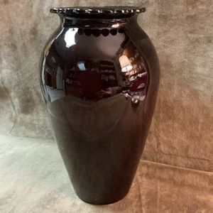 Vaso alto vintage anni 40 ancora con gancio vetro rubino reale bordo smerlato - Foto 1 di 4