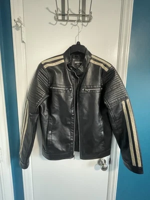 Chaqueta de cuero sintético Distortion para hombre negra/bronceada talla mediana (LIGERAMENTE USADA) Foto 1 de 4