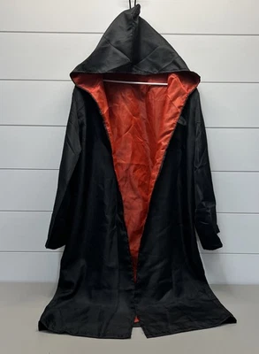 CAPA HALLOWEEN CON CAPUCHA NEGRA 45" FORRADA ROJA CAPA HALLOWEEN Foto 1 de 4