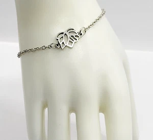 Pulsera moderna de eslabones de cadena tono plata flor de loto pureza renacimiento espiritualidad - Imagen 1 de 15