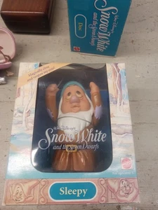 Happy Snow White Seven Dwarfs Puppe Box Figur Disney Mattel 1992 - Bild 1 von 6