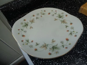 ROYAL DOULTON ERDBEER-SAHNETORTE / BROTTELLER - Bild 1 von 2