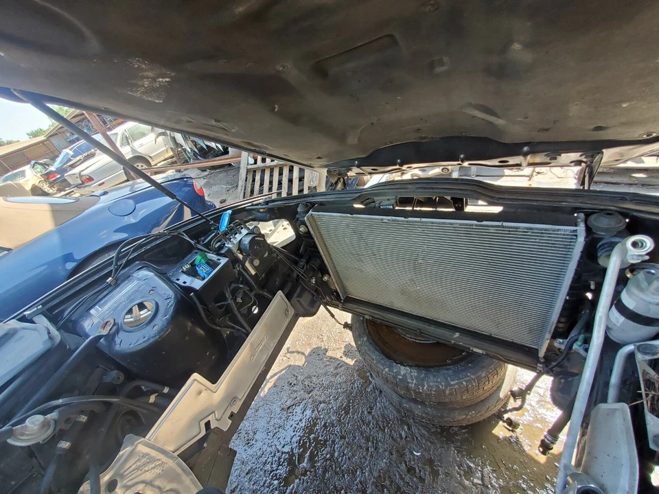 Radiador de refrigeración del motor Jaguar XK8 1997 1998 1999 2000 2001 2002 Foto 1 de 1