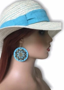 ORECCHINI Boho rotondi blu turchese 2" legno metallo estivi NUOVI - Foto 1 di 5