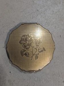 VINTAGE STRATTON COMPACT GOLD TONE BLACK ENAMEL FLOWERS FLORAL 3.5" England - Picture 1 of 4