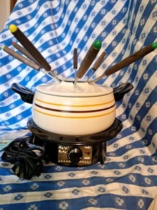 Vintage Regal Ware Electric Fondue Pot Gourmet Cooker Mardi Gras 1.5 Qt Works - Picture 1 of 6