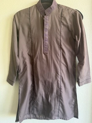 Chicos Shalwar Kameez Foto 1 de 4