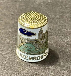 Vintage Souvenir Thimble Brass Luxembourg Europe Cloisonne Enamel Crest & Castle - Picture 1 of 5