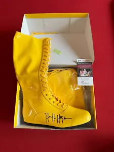 Hulk Hogan, Botas de Lucha Amarillas "Autografiadas" (JSA) (Escasas/Vintage) - Imagen 1 de 1