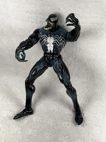ToyBiz 2002 Marvel Spider-Man Origins Classics Venom 7" Action Figure Cover