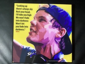 Bild POP ART Avicii DJ Remixer Tim Bergling, Portrait im Holzrahmen 25x25cm NEU - Picture 1 of 4