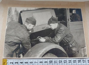 Foto Rote Armee Soldaten Autoreparatur 30er Jahre.. - Bild 1 von 4