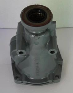 700R4 4L60E TRANSMISSION TAIL HOUSING 2 HOLE SIDE MOUNT 8673554 LARGE SPEEDO - Picture 1 of 5