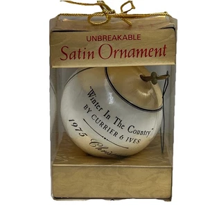 VINTAGE 1975 Weihnachten SATIN KUGEL ORNAMENT Winter auf dem Land Currier & Ives - Bild 1 von 14