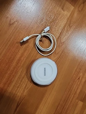 Pre-owned Samsung EP-PG920i wireless charger white - Image 1 of 3