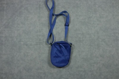 Bolso Bandolera Urban Outfitters Unisex Correa Ajustable Azul Nylon Bolsa de Viaje Foto 1 de 4