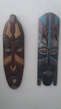 coppia maschere in legno etniche