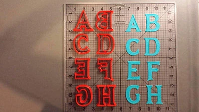 Juego de cortador de galletas de fuente esmerilada en mayúsculas Foto 1 de 4