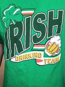 Camiseta Irish Drinking Team St Patricks Día Verde Trébol Cerveza Bandera Irlandesa Colores - Imagen 1 de 2