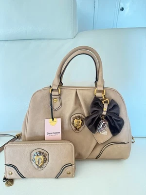 Bolso Bandolera Juicy Couture Juicy Romance Satchel con Cartera y Llavero Lazo Foto 1 de 4