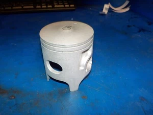 Yamaha YZ 250 Piston NOS 5CU-11631-00-A0 99 -2000 - Picture 1 of 2