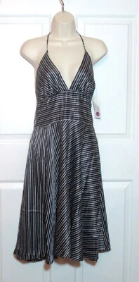 Nuevo Nuevo con etiquetas Vestido Alyn Paige New York 5 6 B&W Diagonal Rayas Halter Calce y Acampanado Foto 1 de 4