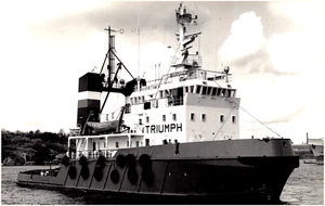 Triumph Tugboat Towing Vessel in Gothenburg Sweden 1981 Vintage Photo - Picture 1 of 2