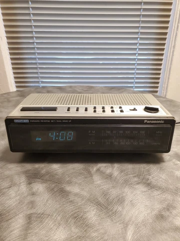 Vintage Panasonic Dual-Alarm AM/FM/Weather Clock Radio RC-6220 Cover