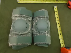 Coderas de uniforme de combate del ejército ACU militar de EE. UU. talla mediana hechas en EE. UU. nuevas 217-A - Imagen 1 de 5