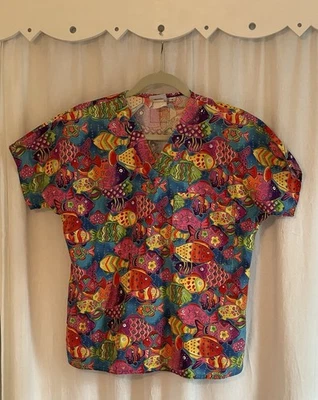 SCRUBS Women’s S Colorful Fish V Neck Cotton Scrub Top Rainbow Cheerful Medical - Image 1 of 4