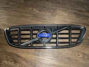 2009-2013 OEM Volvo XC60 Upper Front Bumper Grille - Picture 1 of 10