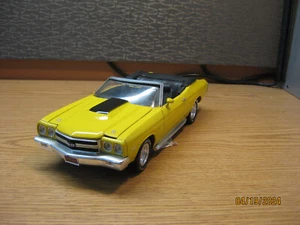 1/18    1970 CHEVROLET CHEVELLE SS454 CONVERTIBLE, YELLO  ERTL/BKYD., NO BOX, - Picture 1 of 20