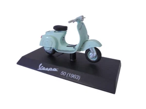 Piaggio Vespa 50 (1963) - 1:18 Maisto Diecast Motorcycle Scooter S0098 - Picture 1 of 5