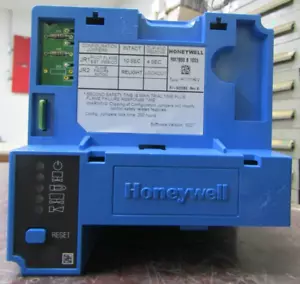 😃 HONEYWELL BURNER CONTROL RM7890 B 1055 - Picture 1 of 7