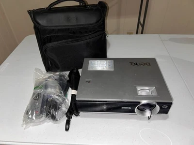 Paquete de proyector BenQ MP770 3200 ANSI DLP, 0 horas de lámpara, bolsa de transporte y control remoto Foto 1 de 4