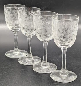 Four Victorian Florally Decorated Liqueur Glasses. - Picture 1 of 13
