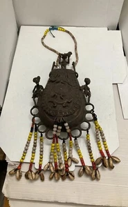 Vintage African bronze lidded container with relief figures and beads / shells - Picture 1 of 8