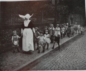 Kindergarten by Adolf Fassbender 1949 Magazine Illustration Page - Bild 1 von 2