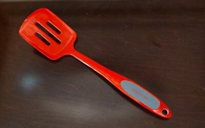 Espátula giratoria de ranura de melamina roja Betty Crocker utensilio de cocina agarre de goma. GJL Foto 1 de 4
