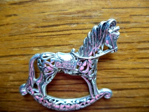 Ornate Jezlaine Vintage 925 Sterling Silver Rocking Horse brooch Pin (11.3g) - Picture 1 of 3