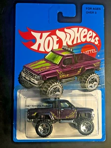 Hot Wheels 2016 Target Exclusive Retro Series - 1987 Toyota Pickup Truck Purple - Picture 1 of 2