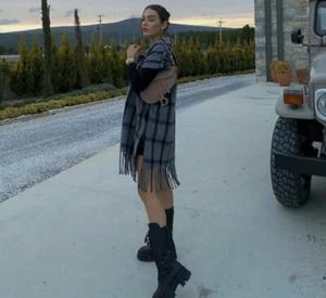 ZARA WOMAN NEW OVERSIZED GREY WOOL PLAID PONCHO WITH FRINGE SZ L BLOGGERS FAV! - Picture 1 of 11