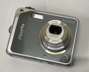 Fujifilm Digital Camera FinePix V10 5.1MP Silver & 128mb XD Card - Fully Working - Picture 1 of 15