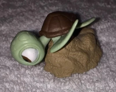 Disney - Película Buscando a Nemo - Figura de juguete de plástico "Squirt"  Foto 1 de 4